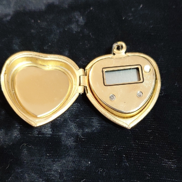 Floral Heart Locket Watch in Gold and Blue - Picture 2 of 4